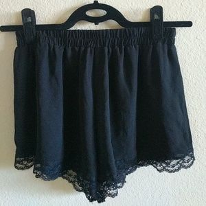 Large Like New black lace shorts